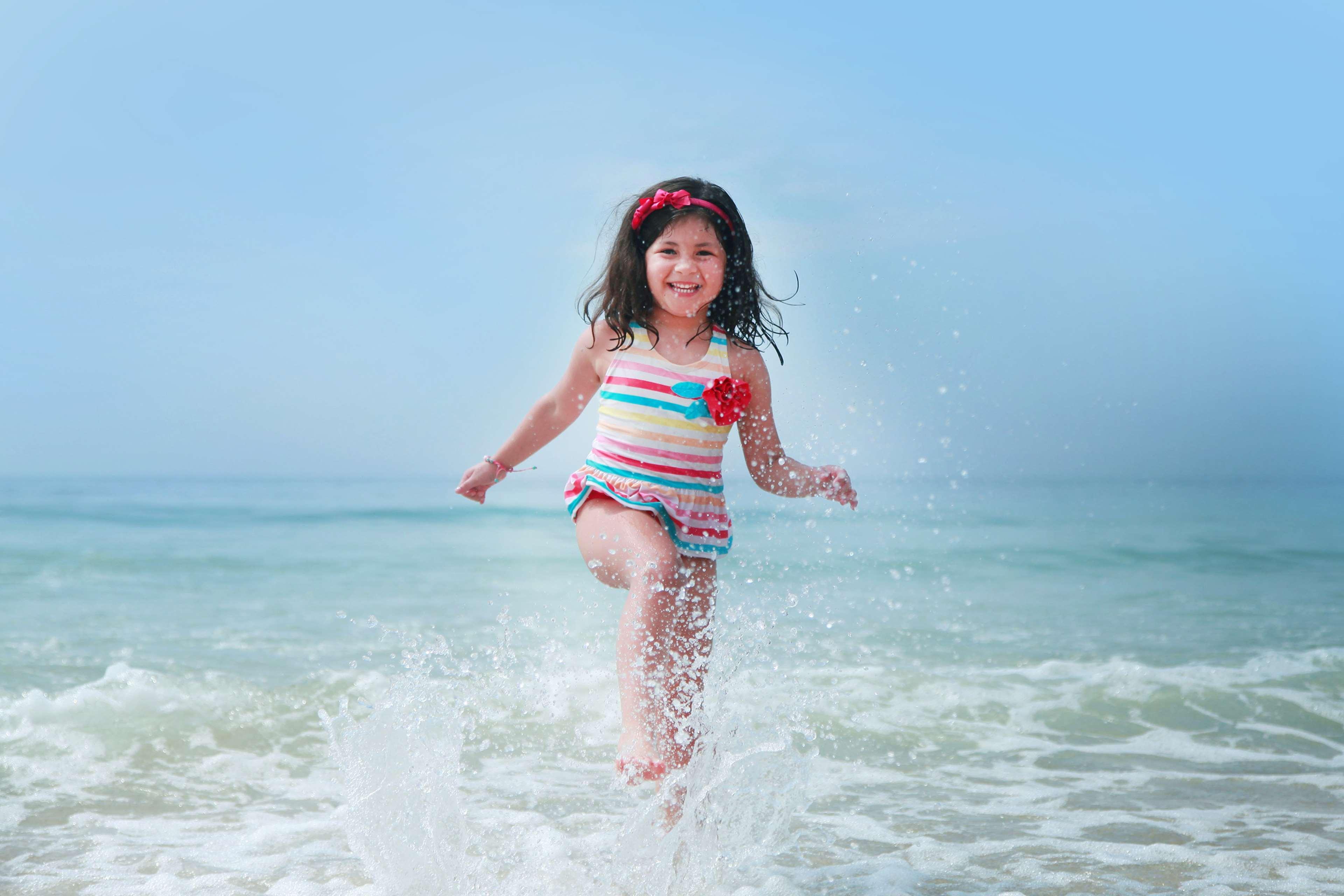 Hilton Copacabana Ρίο ντε Τζανέιρο Εξωτερικό φωτογραφία A child playing in the water