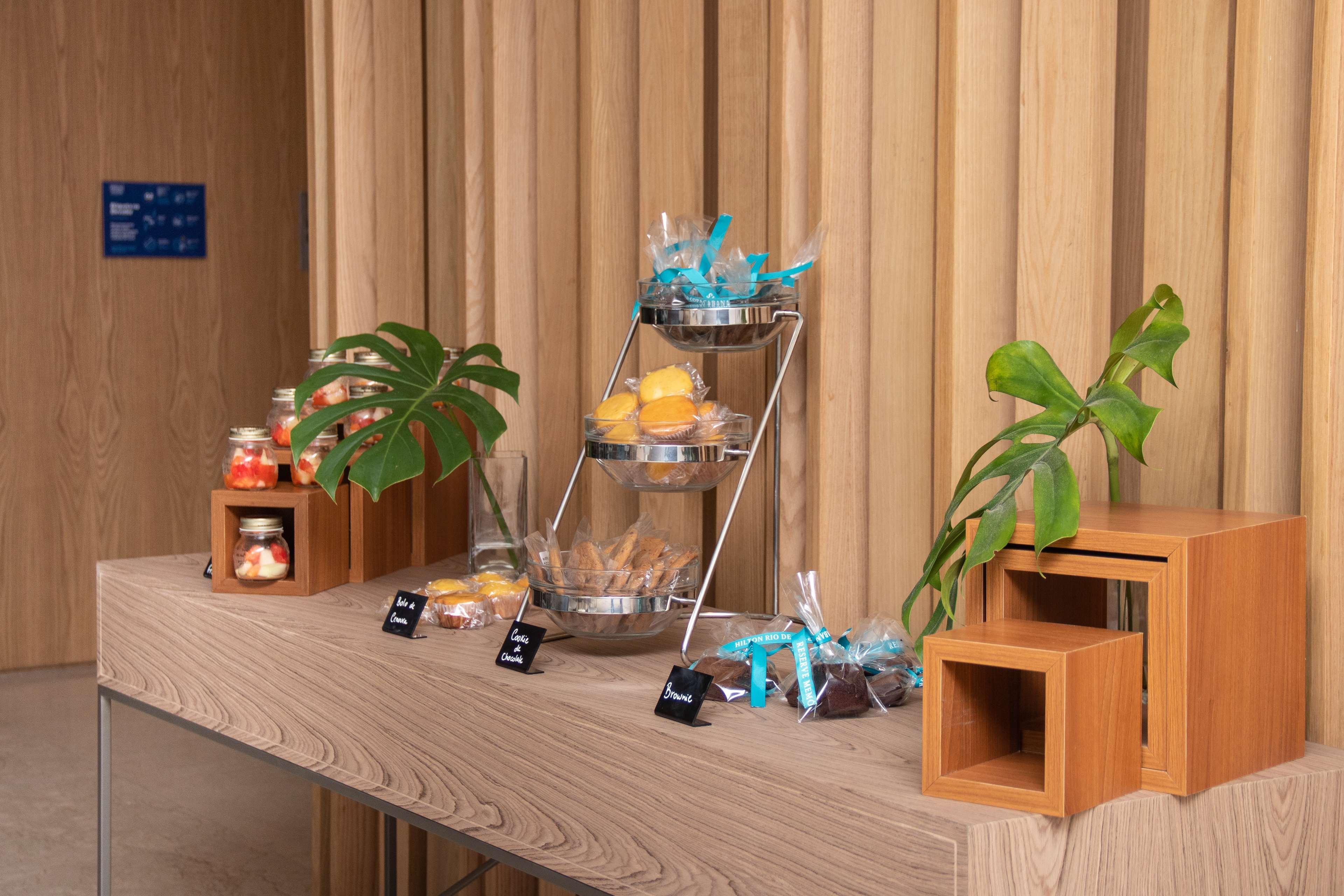 Hilton Copacabana Ρίο ντε Τζανέιρο Εξωτερικό φωτογραφία A display of various teas